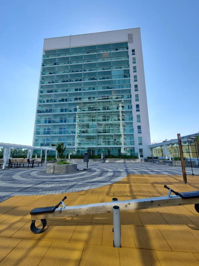 Railway Station & Central Studio Оулу Экстерьер фото