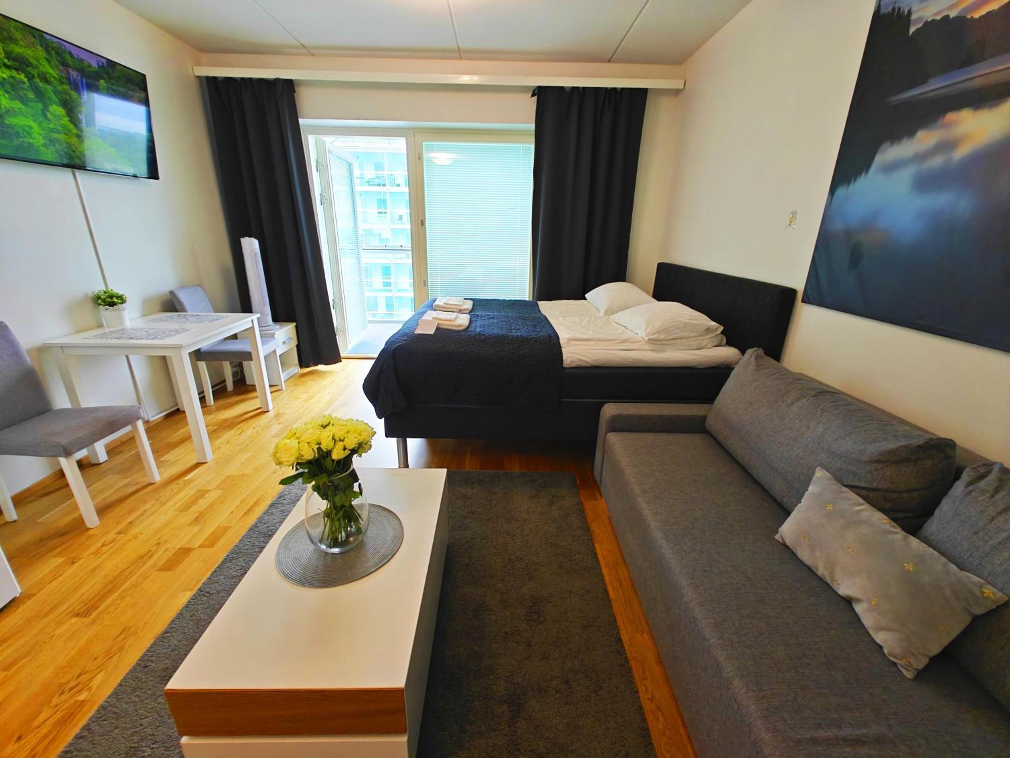 Railway Station & Central Studio Оулу Экстерьер фото